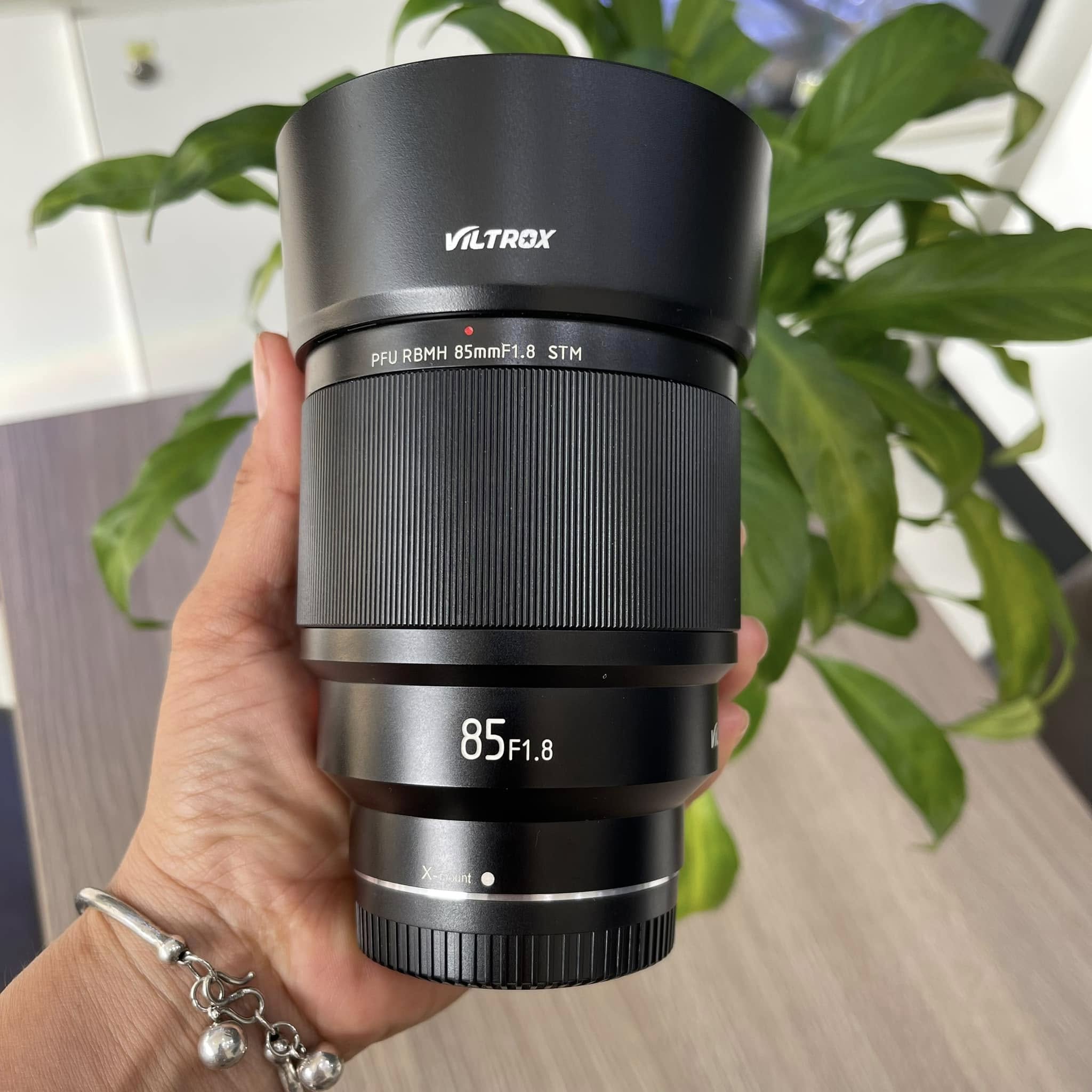 Lens Viltrox AF 85mm f/1.8 STM for Fuji ( like new )